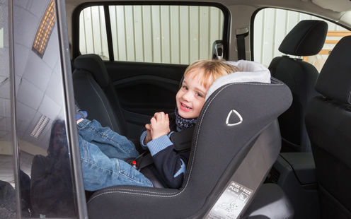 Kinder im Auto richtig sichern